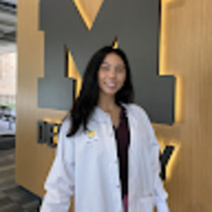 Meet your Posher, Danitza